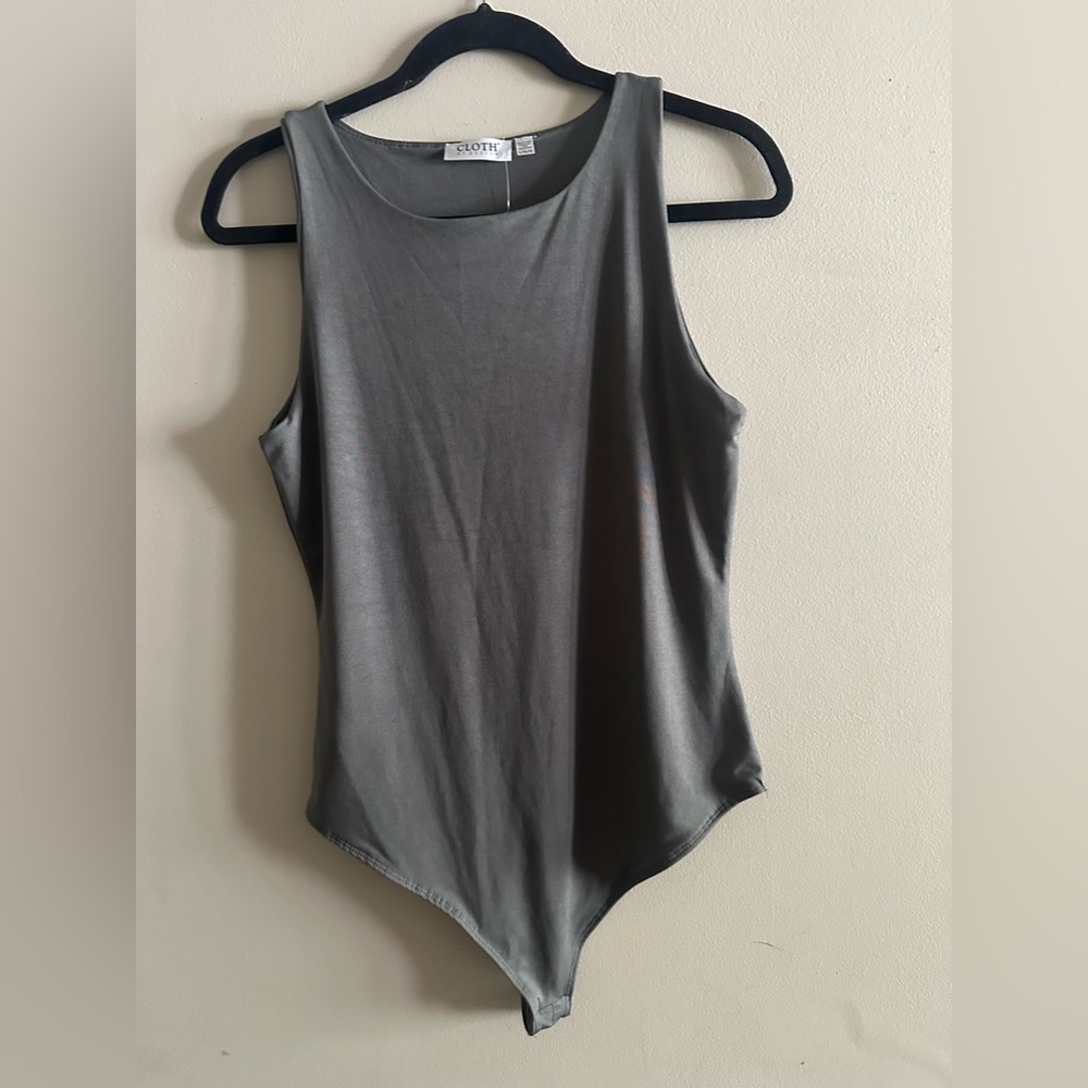 Cloth by Design Gray Sleeveless Bodysuit Size L NWT
